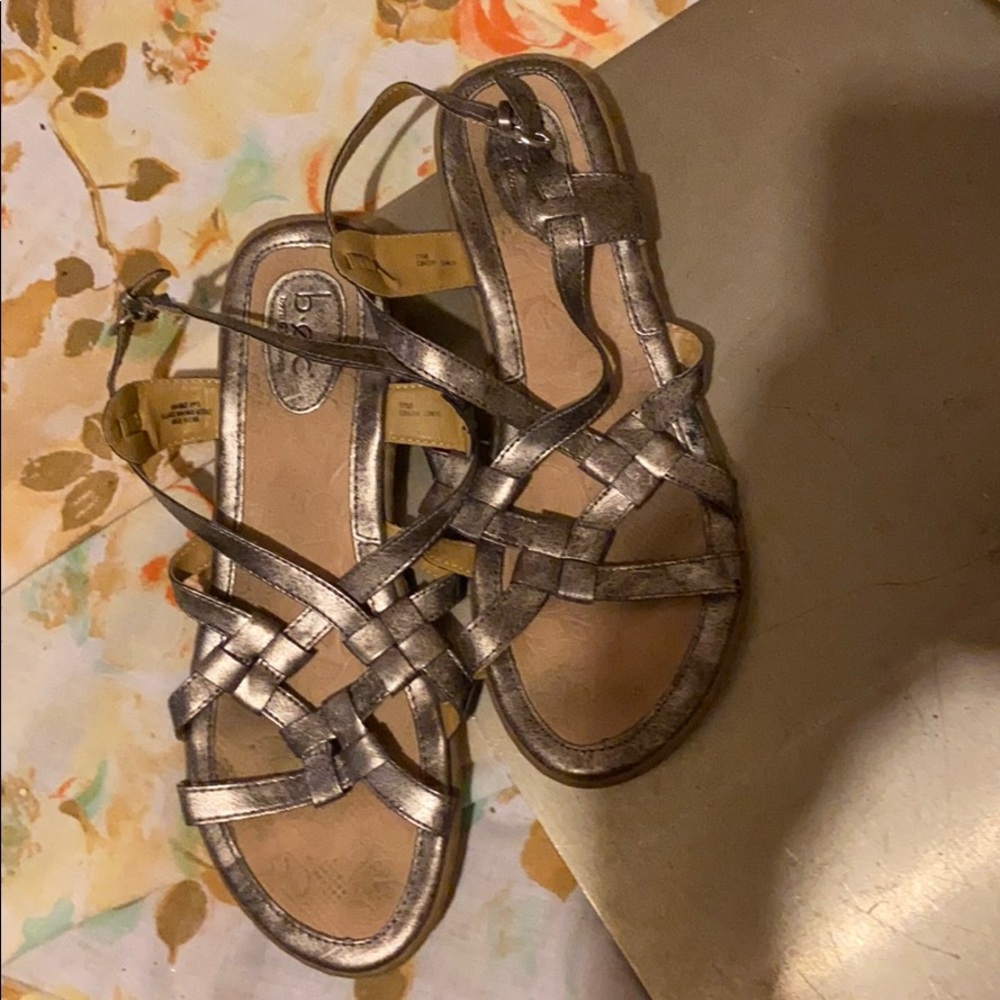 Metallic casual sandal